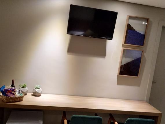 suite 03 10.jpg