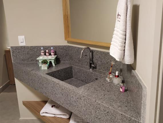 suite 03 5.jpg