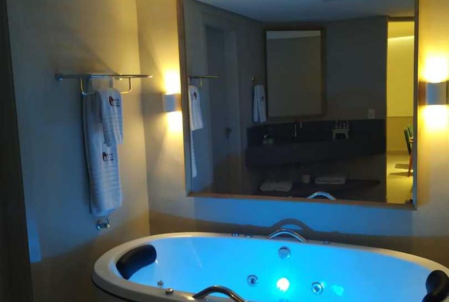jacuzzi suíte flo-do-café.jpg